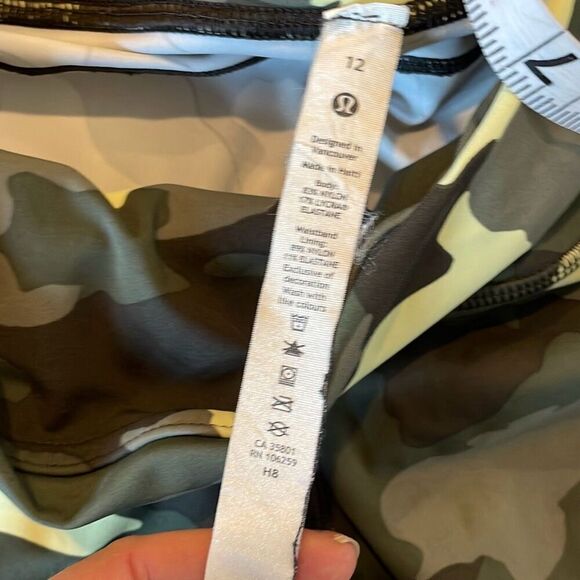 Lululemon 23” crop camo pocket leggings 12 - Picture 9 of 14